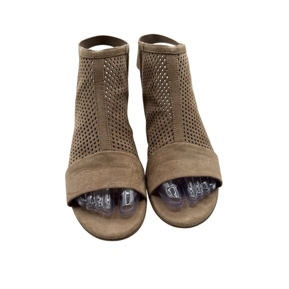 Sonoma Size 8.5 Peep Toe Tan Perforated Sandals Block Heel & Back Strap - Picture 2 of 16